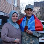 Ehtiyata buraxılan əsgər Lənkəranda şəhidlər xiyabanını ziyarət etdi