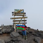 Qadın alpinist növbəti zirvədə