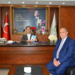 Etibar Həsənzadənin “Zəfərlərə Doğru” kitabı Nazilli ilçesi Kaymakamına hədiyyə edildi